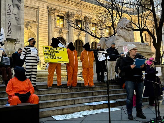 close guantanamo vigil on library steps